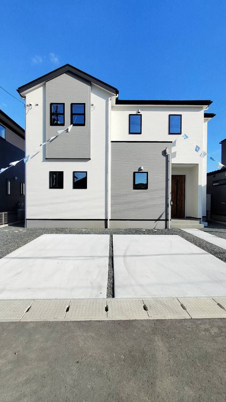 宇土市高柳町２期18号棟の外観|ツートンカラーのおしゃれな外観です。