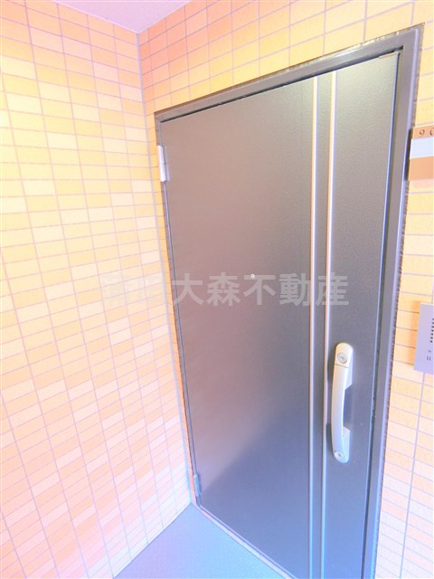 エル・ドゥーチェ蒲田の玄関