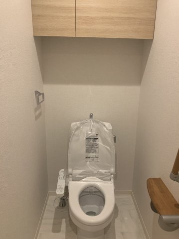 シャーメゾンリッシュ高石のトイレ|落ち着いた色調のトイレです