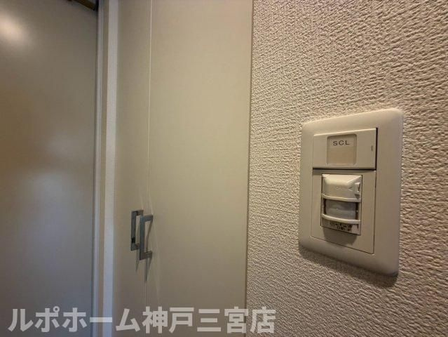 セレニテ西元町アリエの玄関