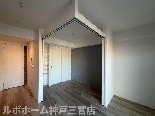 セレニテ西元町アリエの洋室
