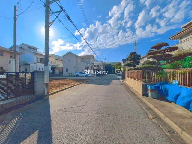 守谷市御所ケ丘2丁目　新築戸建　A号棟の前面道路含む現地写真