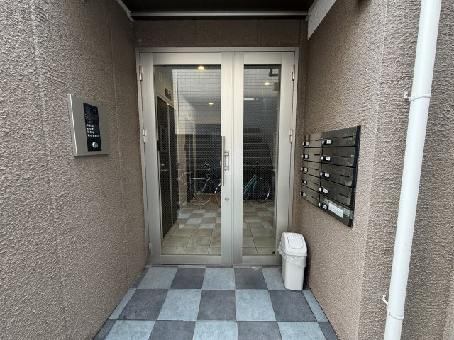 Flower尼崎のエントランス