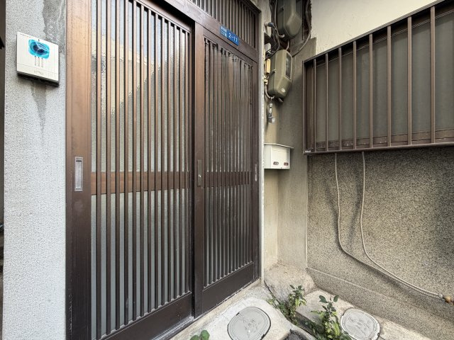 東住吉区照ヶ丘矢田２丁目貸テラスのエントランス