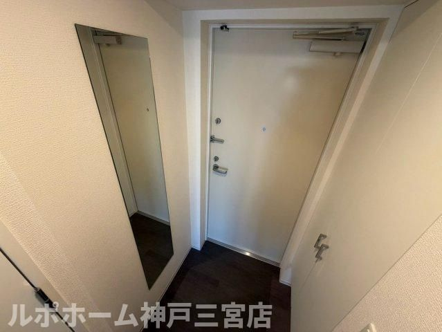 セレニテ西元町アリエの玄関