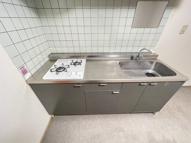 フラット緑泉公園　バストイレ別　最上階　オートロックのキッチン