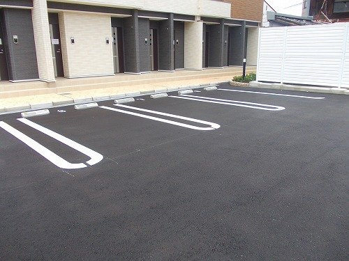 メゾン　ソレイユの駐車場