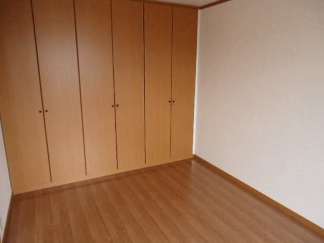 ＦＯＲＥＳＴ　ＶＩＬＬＡの内装|南側洋室２