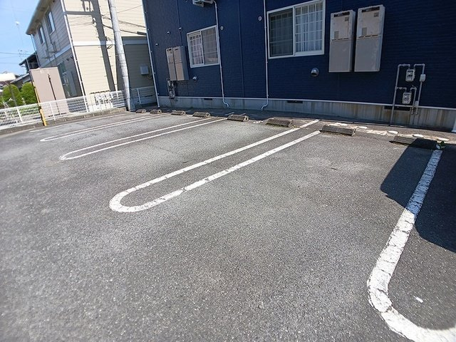 グリーンヒルズＥの駐車場