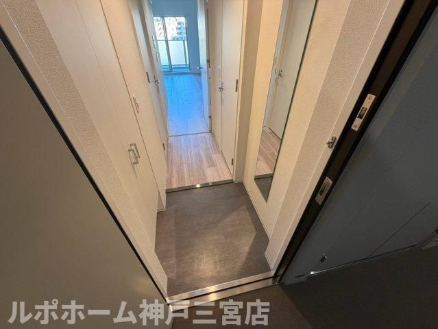 セレニテ西元町アリエの玄関