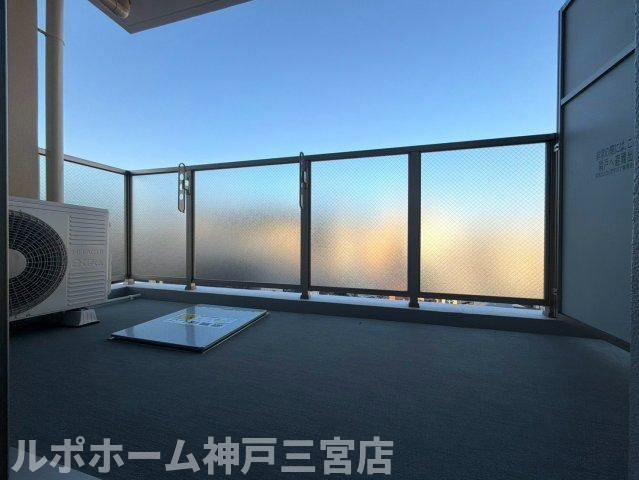 セレニテ西元町アリエのバルコニー