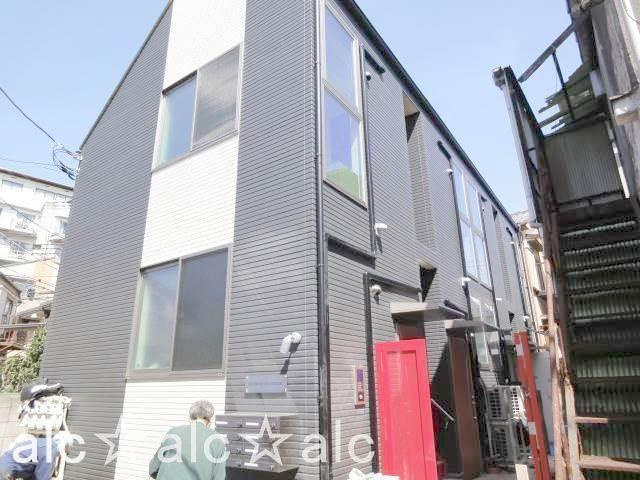 ファーストハウス北新宿のエントランス|地上2階建