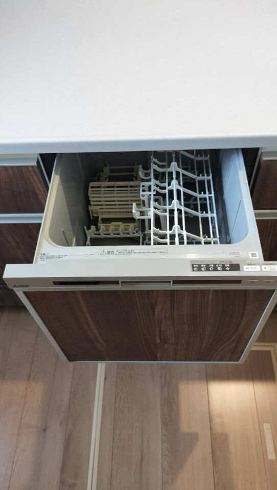 宇土市高柳町２期4号棟のキッチン|大量の食器も苦にならない食器洗浄機付きです