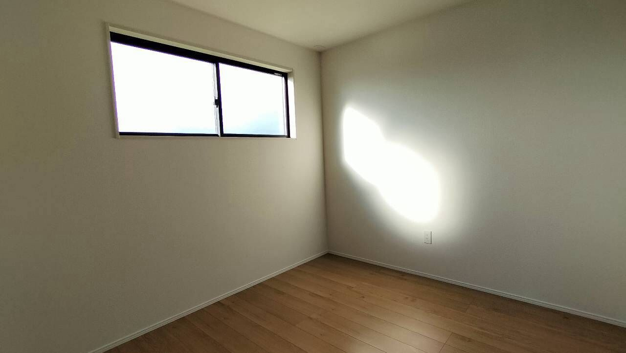 宇土市高柳町２期4号棟の洋室|各部屋に収納スペースがある為、物が散らかる心配もありません