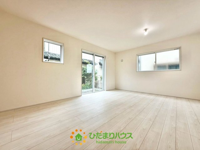 蓮田市緑町　新築一戸建て　リーブルガーデンの居間・リビング