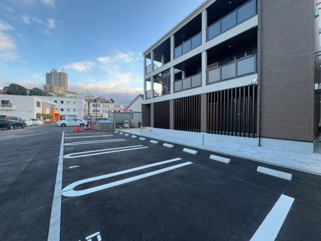 ルポ舞子弐番館の駐車場