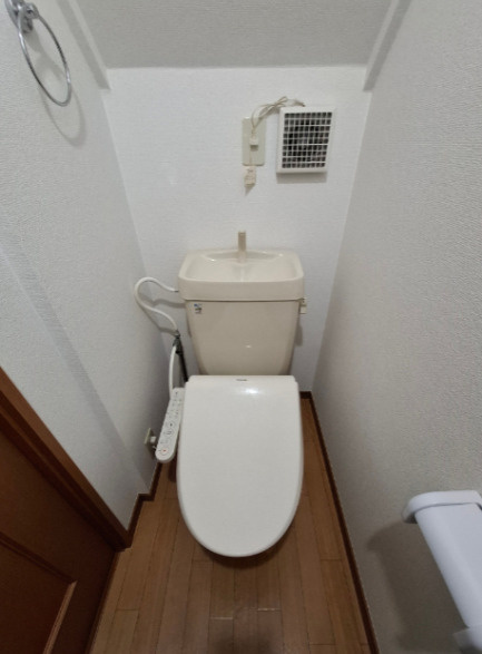 ハミング八景水谷のトイレ|落ち着いた色調のトイレです