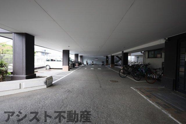 フィネスⅢの駐車場