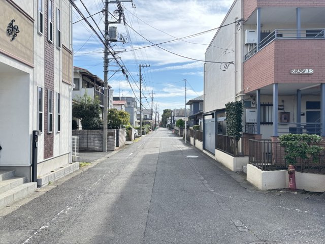 メゾン進栄のその他|前面道路は広々していて車でも自電車でも徒歩でも通行しやすい道路です。