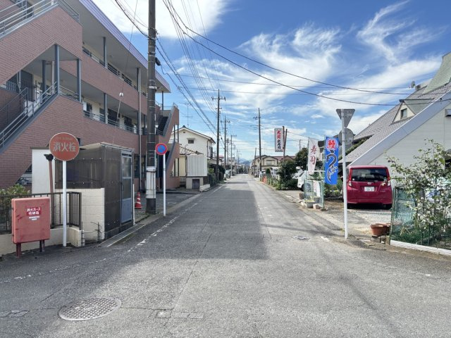 メゾン進栄のその他|前面道路は広々していて車でも自電車でも徒歩でも通行しやすい道路です。