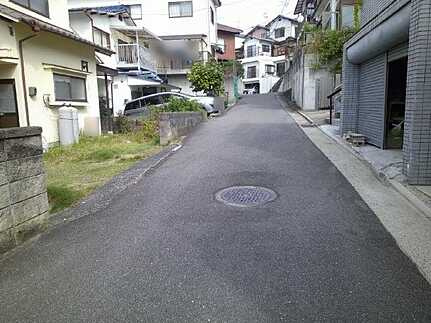 府中町清水ケ丘の前面道路含む現地写真