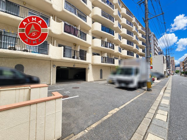 ゾンネンハイム大手門の駐車場|ゆったりとしたスペースがある駐車場です。