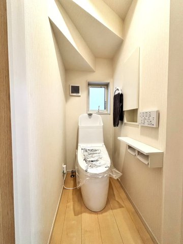 葛飾区細田4丁目売戸建のトイレ|1Fと2Fに設置された機能性と清潔感を兼ね備える心地よいトイレ空間です。