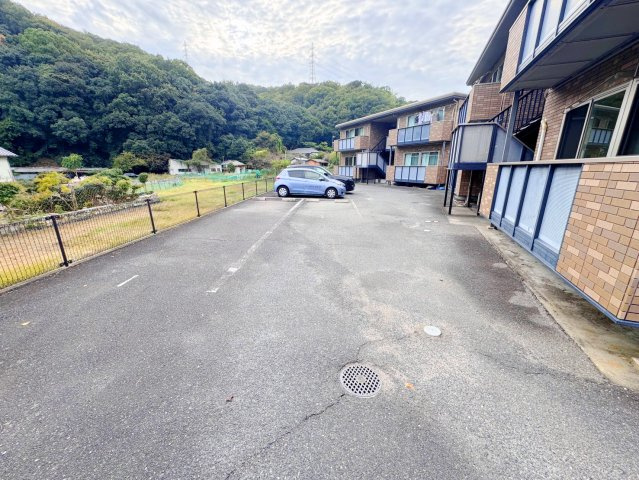 エスペランスKの駐車場