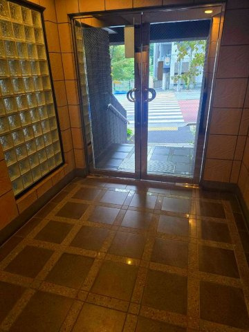 フォレスタ御苑前のエントランス