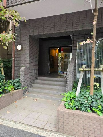 フォレスタ御苑前の外観