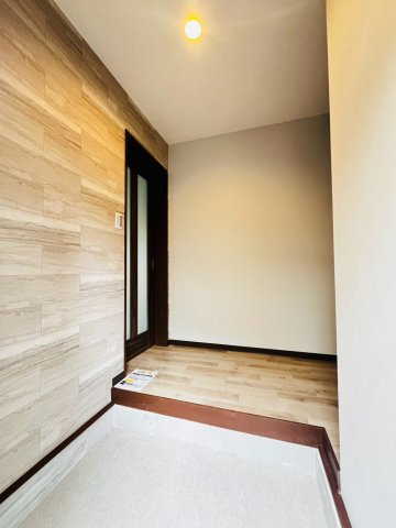 西明石町5丁目戸建の玄関