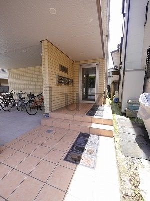舞ハイツのエントランス|綺麗なエントランスです。