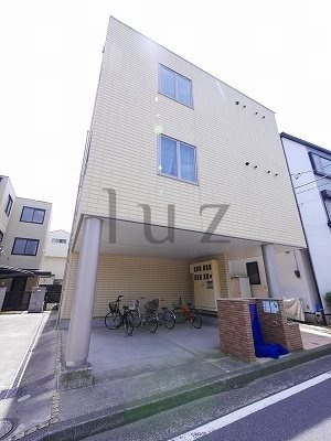 舞ハイツの外観|築9年の重厚感のある外観です。