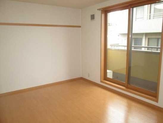 舞ハイツの居間・リビング|綺麗なフローリングのお部屋です！