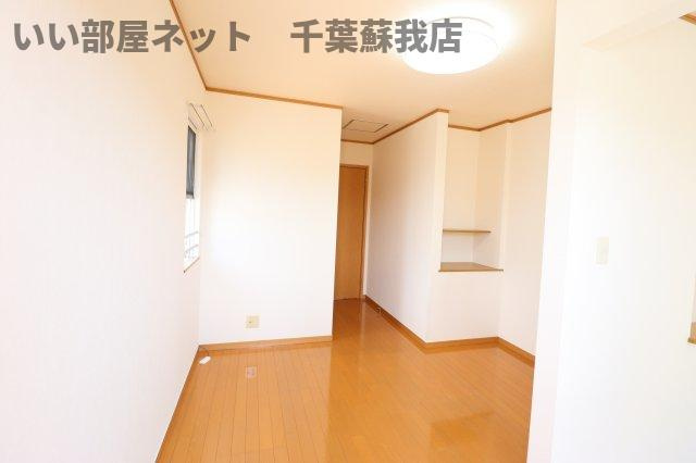 サンハイム・ユタカの寝室|広くて明るい寝室