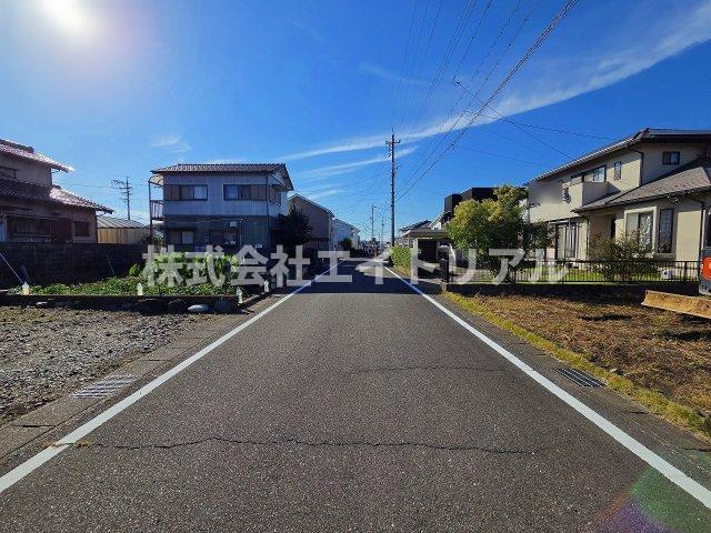 美濃加茂市川合町1丁目　新築戸建　全1棟の前面道路含む現地写真