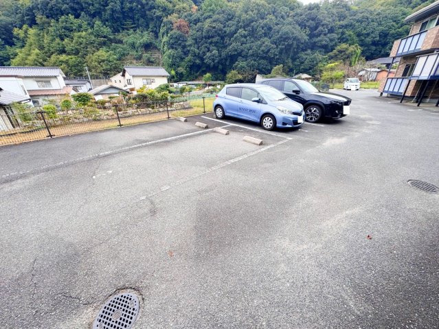 フュチュールMの駐車場