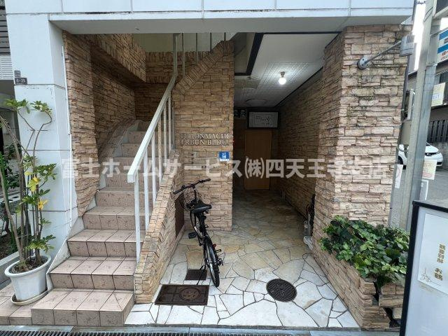 上本町アーバンビルのエントランス