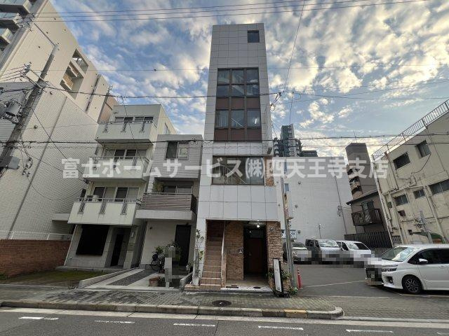 上本町アーバンビルの外観