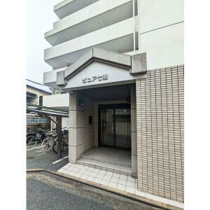 ピュア七隈のエントランス