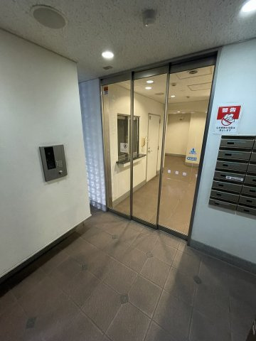 ラグジュアリーアパートメント文京根津のエントランス