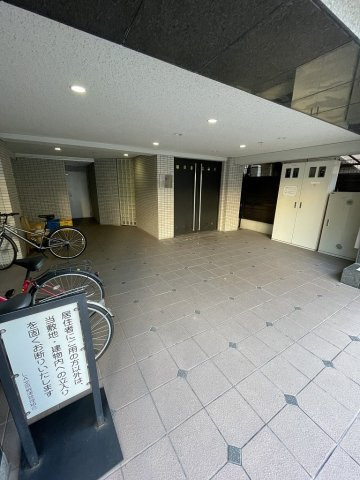 ラグジュアリーアパートメント文京根津のエントランス