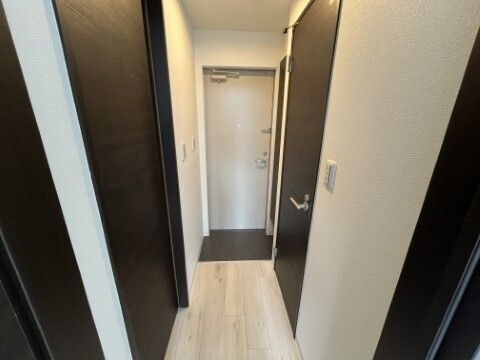 ジーメゾン山科エミールの玄関
