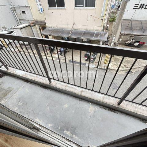 三井車庫付きリノベ貸家のバルコニー