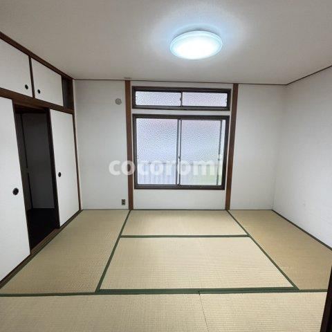 三井車庫付きリノベ貸家の和室