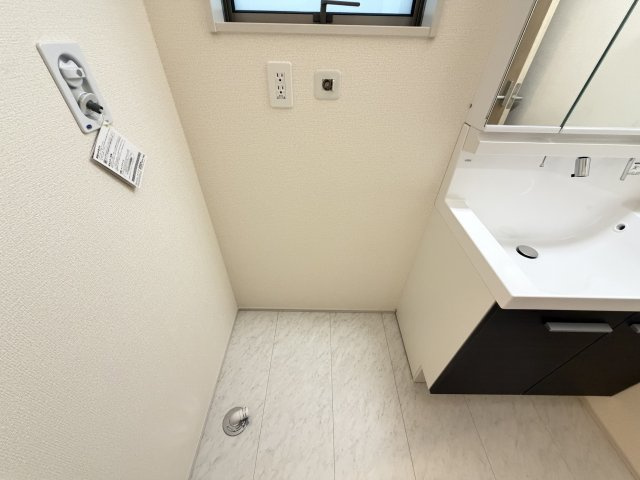 宜野湾市嘉数（全6棟）6号棟のランドリースペース|6号棟　洗濯機置き場♪