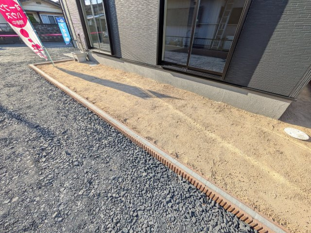 第1　石岡市東光台　新築戸建ての庭|リビングに明るい光を届ける南庭。
お子様の遊び場やペットのスペースとしても最適です。
室内外で心地よい暮らしが叶います。
