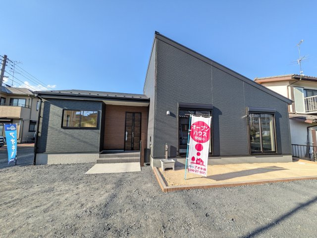 第1　石岡市東光台　新築戸建ての外観|【月々5万円台〜】
写真だけでは伝わらない快適さを、ぜひ現地で体感しませんか？
即日見学可能です！平日のご案内も可能です♪
お気軽にお問合せください！
