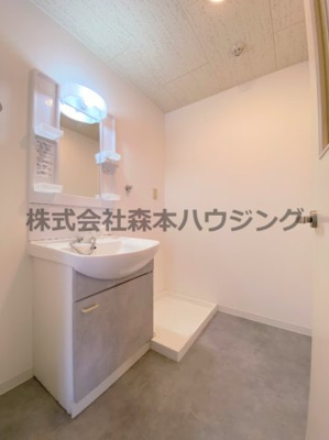 【洗面所】 | 　コウジィーコート忍ケ丘 | ゆったりとスペースのある洗面所