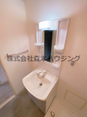 【独立洗面台】 | 　コウジィーコート忍ケ丘 | 朝の身支度には欠かせない独立洗面化粧台